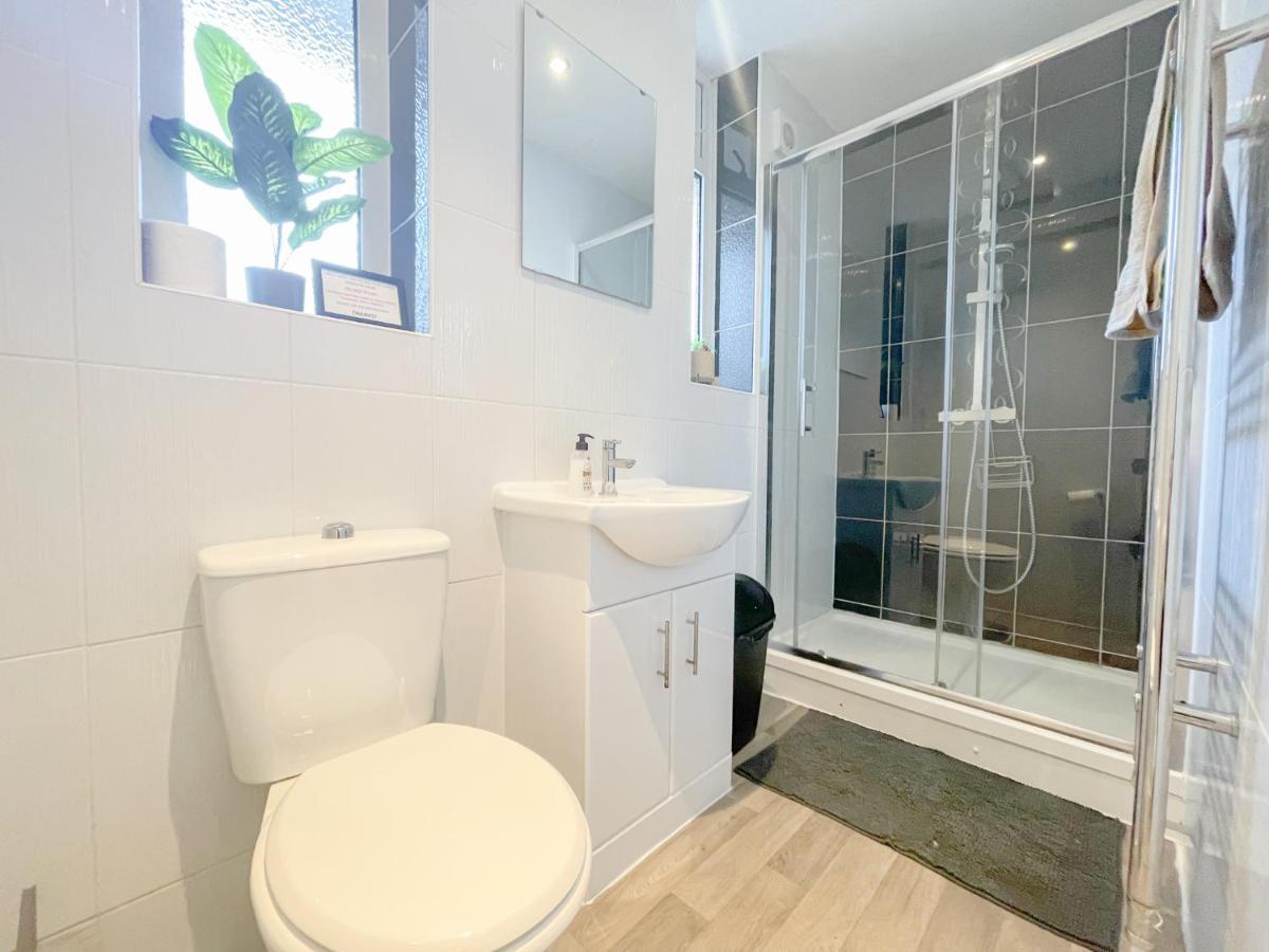 Large 3 Bedroom & 2 Bath - Ground Floor With Parking Bournemouth Exteriör bild
